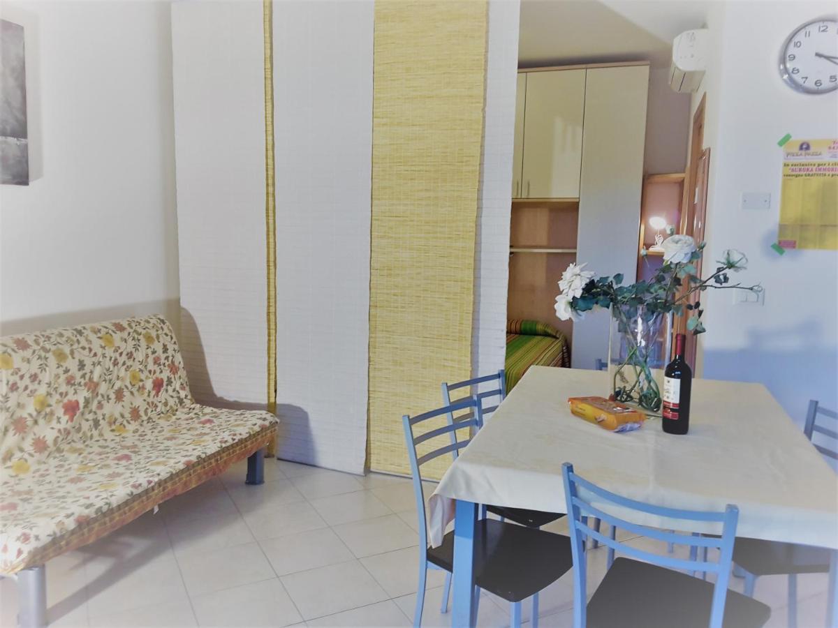 Hotel Apartments Villaggio Dei Fiori 4 Stars Luxury - Great Family Resort - Pet Friendly - With Hypermarket - Delivery Restaurant-Pizzeria - Room Breakfast With Supplement - Ultra Fast Wi-Fi - Play Area For Children - Olympic Swimming Pool - Parking Caorle Extérieur photo