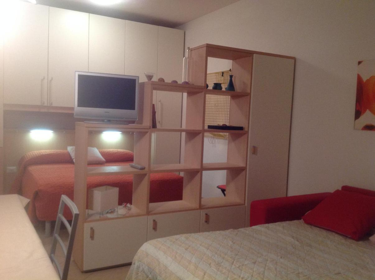 Hotel Apartments Villaggio Dei Fiori 4 Stars Luxury - Great Family Resort - Pet Friendly - With Hypermarket - Delivery Restaurant-Pizzeria - Room Breakfast With Supplement - Ultra Fast Wi-Fi - Play Area For Children - Olympic Swimming Pool - Parking Caorle Extérieur photo
