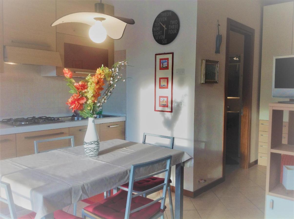 Hotel Apartments Villaggio Dei Fiori 4 Stars Luxury - Great Family Resort - Pet Friendly - With Hypermarket - Delivery Restaurant-Pizzeria - Room Breakfast With Supplement - Ultra Fast Wi-Fi - Play Area For Children - Olympic Swimming Pool - Parking Caorle Extérieur photo