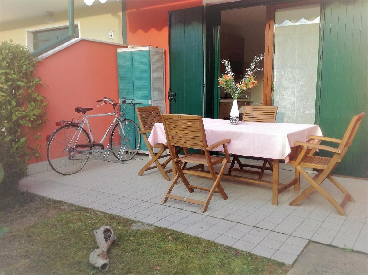 Hotel Apartments Villaggio Dei Fiori 4 Stars Luxury - Great Family Resort - Pet Friendly - With Hypermarket - Delivery Restaurant-Pizzeria - Room Breakfast With Supplement - Ultra Fast Wi-Fi - Play Area For Children - Olympic Swimming Pool - Parking Caorle Extérieur photo