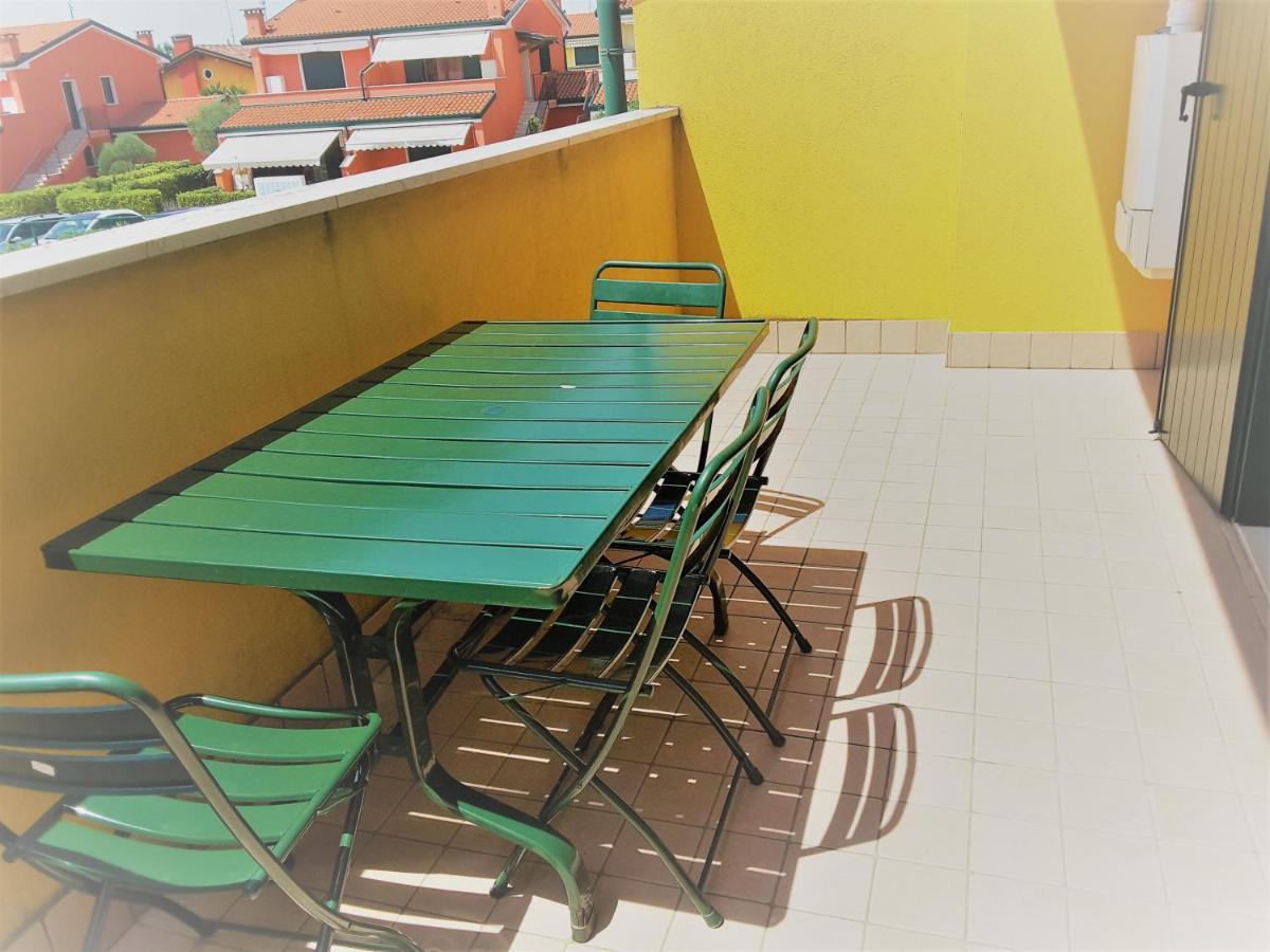 Hotel Apartments Villaggio Dei Fiori 4 Stars Luxury - Great Family Resort - Pet Friendly - With Hypermarket - Delivery Restaurant-Pizzeria - Room Breakfast With Supplement - Ultra Fast Wi-Fi - Play Area For Children - Olympic Swimming Pool - Parking Caorle Extérieur photo