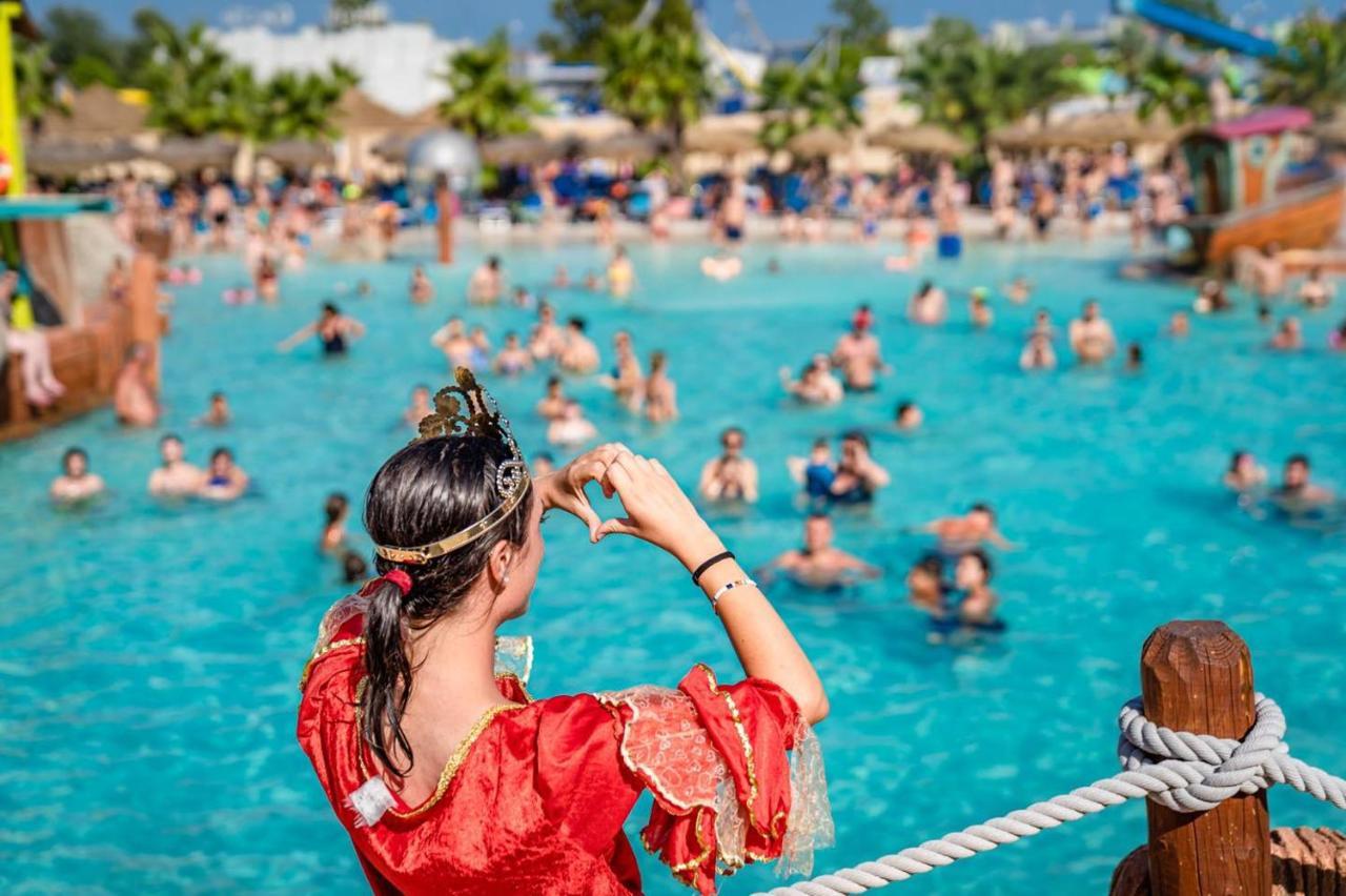 Hotel Apartments Villaggio Dei Fiori 4 Stars Luxury - Great Family Resort - Pet Friendly - With Hypermarket - Delivery Restaurant-Pizzeria - Room Breakfast With Supplement - Ultra Fast Wi-Fi - Play Area For Children - Olympic Swimming Pool - Parking Caorle Extérieur photo