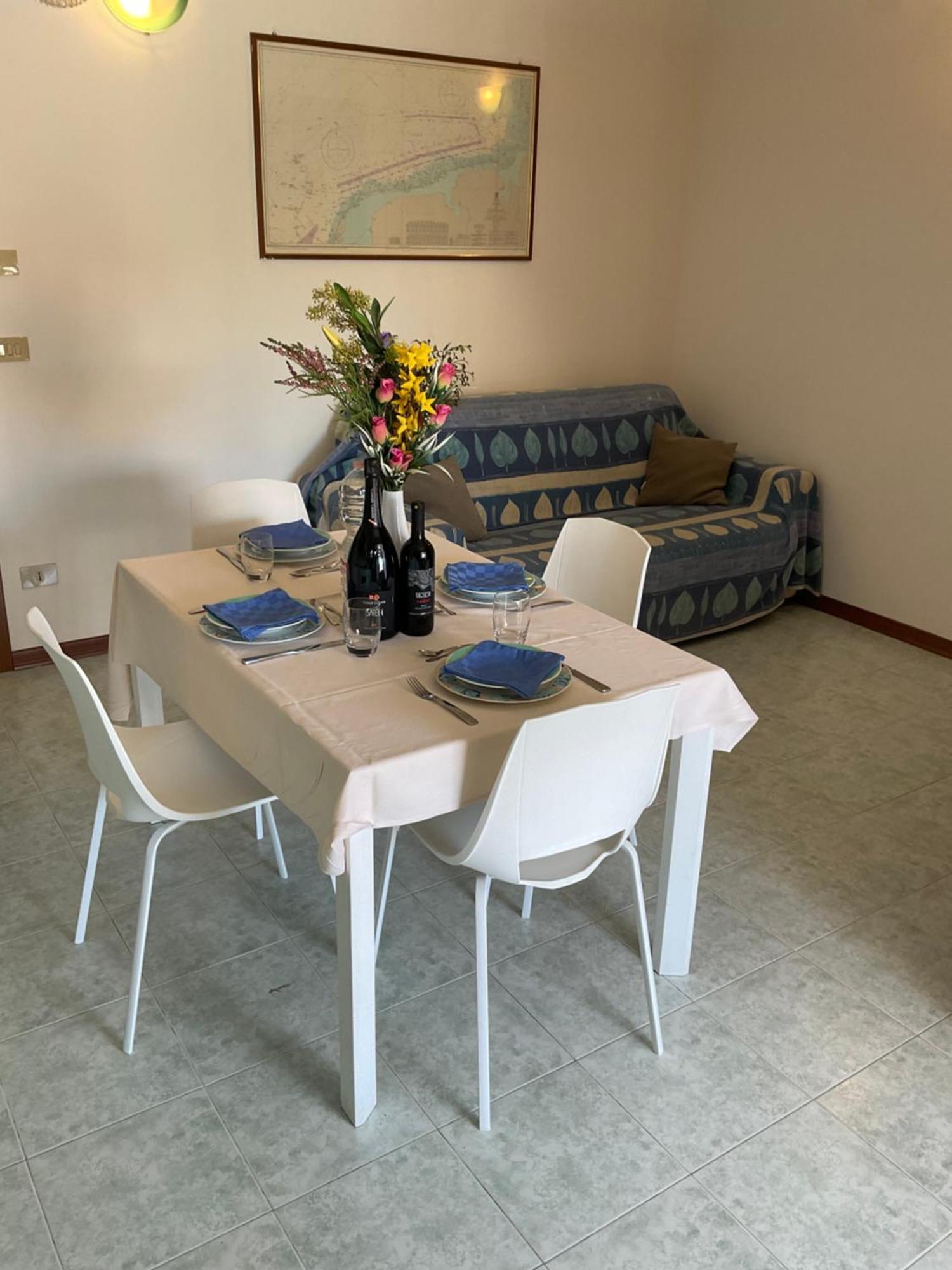 Hotel Apartments Villaggio Dei Fiori 4 Stars Luxury - Great Family Resort - Pet Friendly - With Hypermarket - Delivery Restaurant-Pizzeria - Room Breakfast With Supplement - Ultra Fast Wi-Fi - Play Area For Children - Olympic Swimming Pool - Parking Caorle Extérieur photo