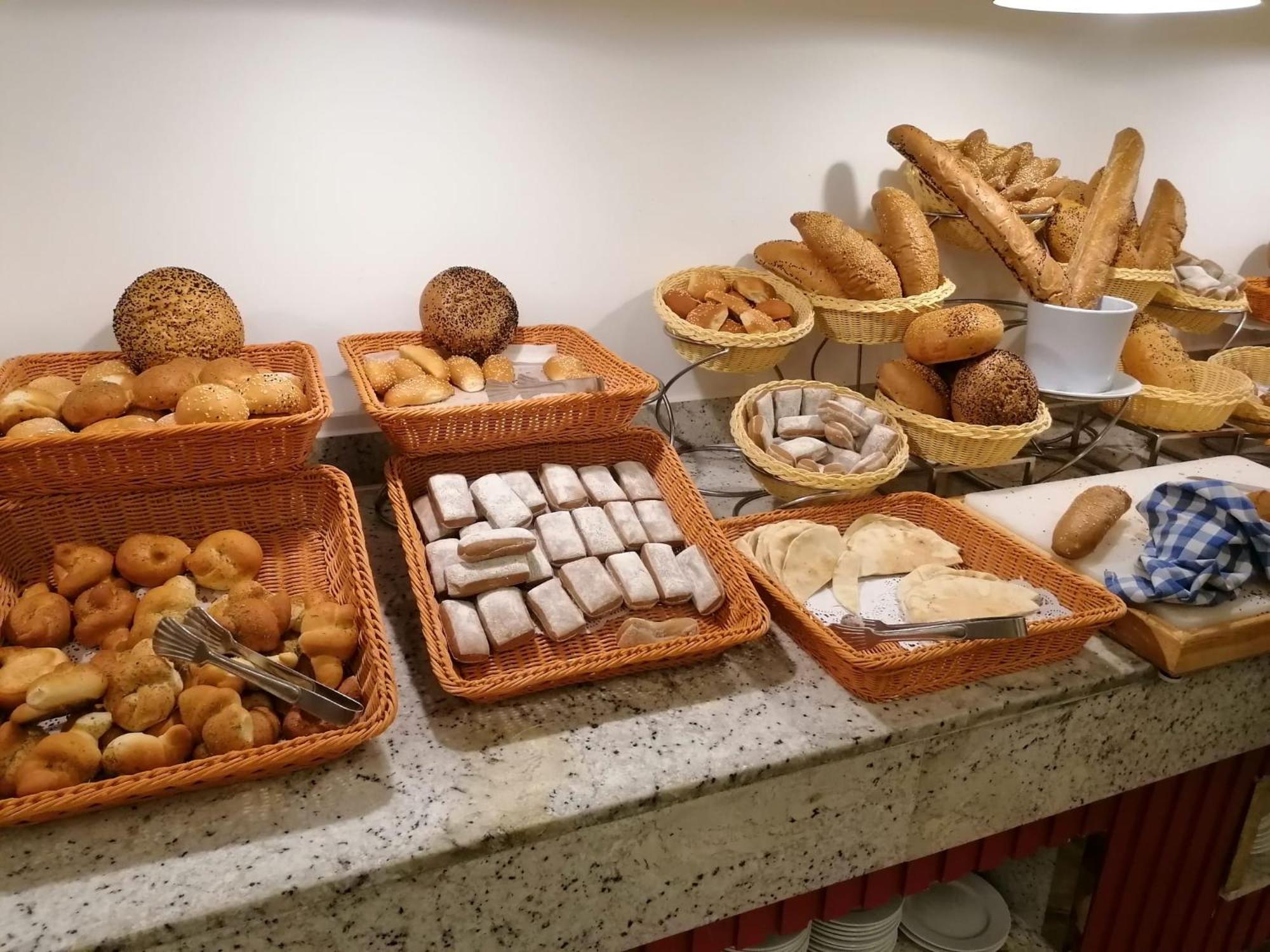 Hotel Apartments Villaggio Dei Fiori 4 Stars Luxury - Great Family Resort - Pet Friendly - With Hypermarket - Delivery Restaurant-Pizzeria - Room Breakfast With Supplement - Ultra Fast Wi-Fi - Play Area For Children - Olympic Swimming Pool - Parking Caorle Extérieur photo