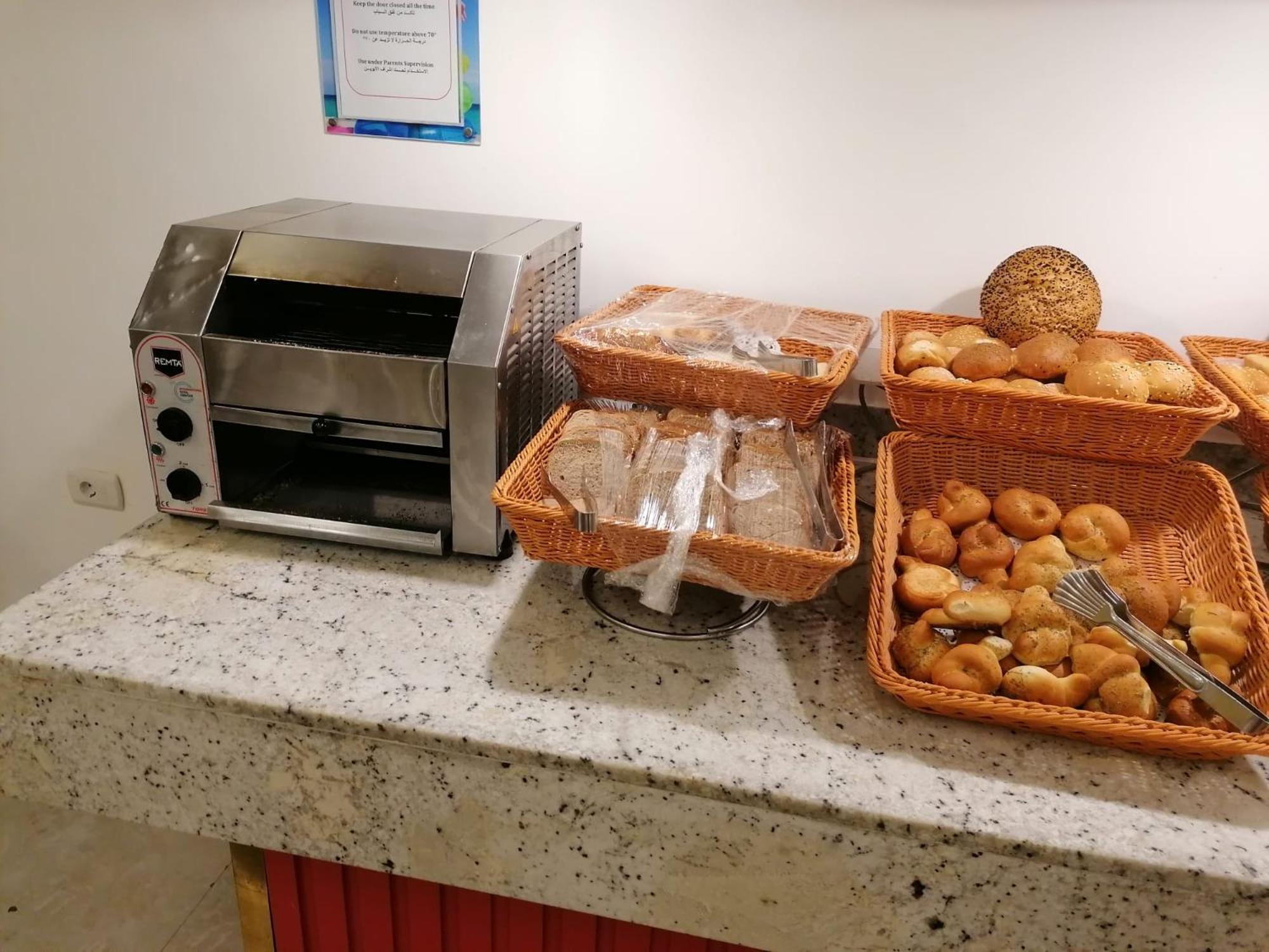 Hotel Apartments Villaggio Dei Fiori 4 Stars Luxury - Great Family Resort - Pet Friendly - With Hypermarket - Delivery Restaurant-Pizzeria - Room Breakfast With Supplement - Ultra Fast Wi-Fi - Play Area For Children - Olympic Swimming Pool - Parking Caorle Extérieur photo