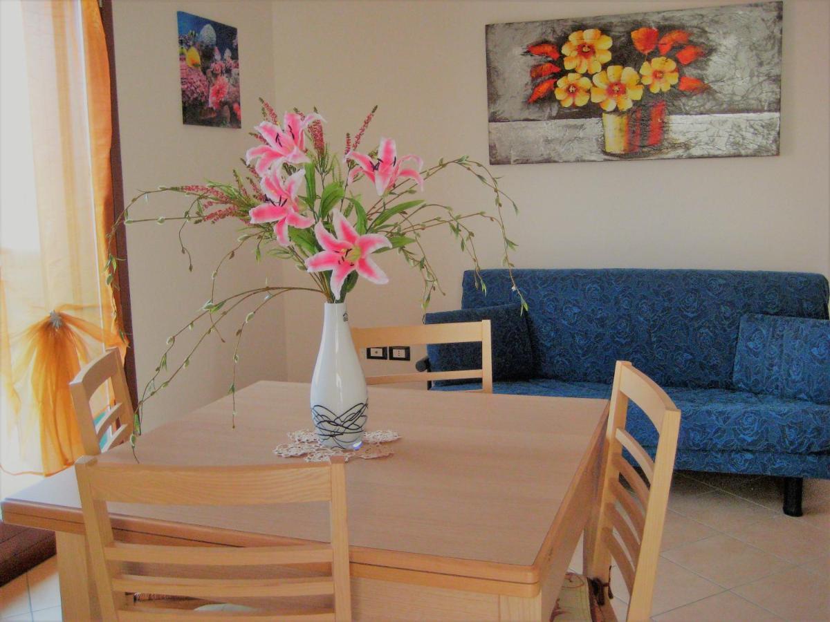 Hotel Apartments Villaggio Dei Fiori 4 Stars Luxury - Great Family Resort - Pet Friendly - With Hypermarket - Delivery Restaurant-Pizzeria - Room Breakfast With Supplement - Ultra Fast Wi-Fi - Play Area For Children - Olympic Swimming Pool - Parking Caorle Extérieur photo
